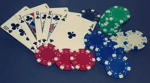 Meja live casino dengan dealer profesional tersedia di oktogel